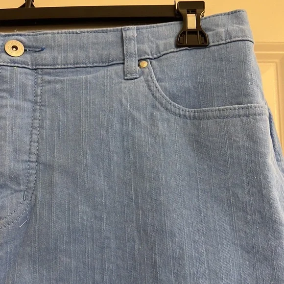 D & Co ladies capris - Picture 3 of 8